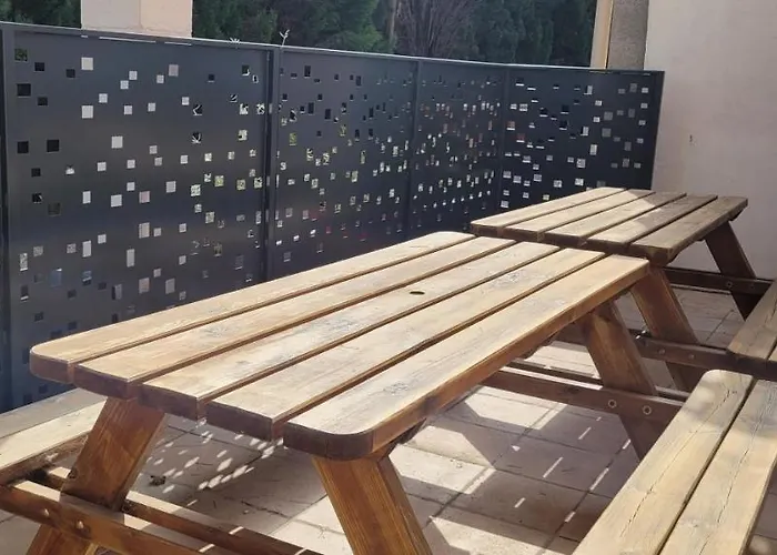 Domaine De Poulharies -merlot Carcassonne