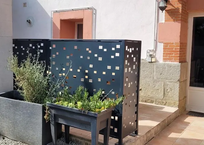 Holiday home Domaine De Poulharies -merlot *