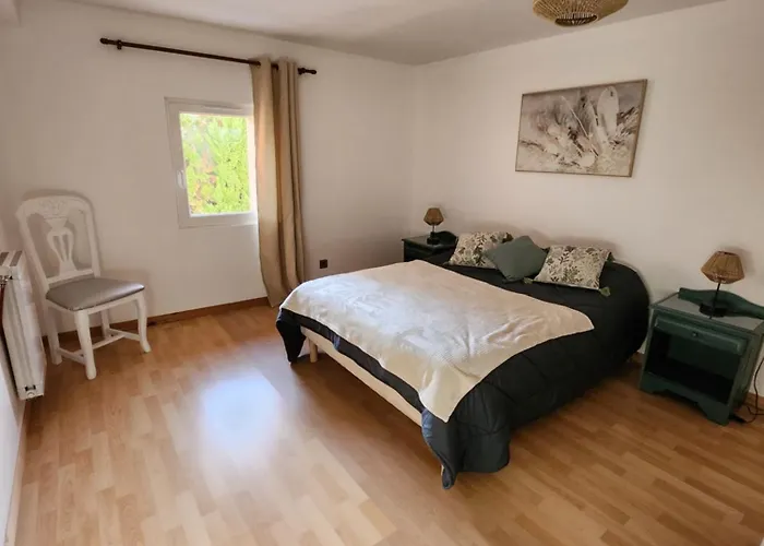 Holiday home Domaine De Poulharies -merlot